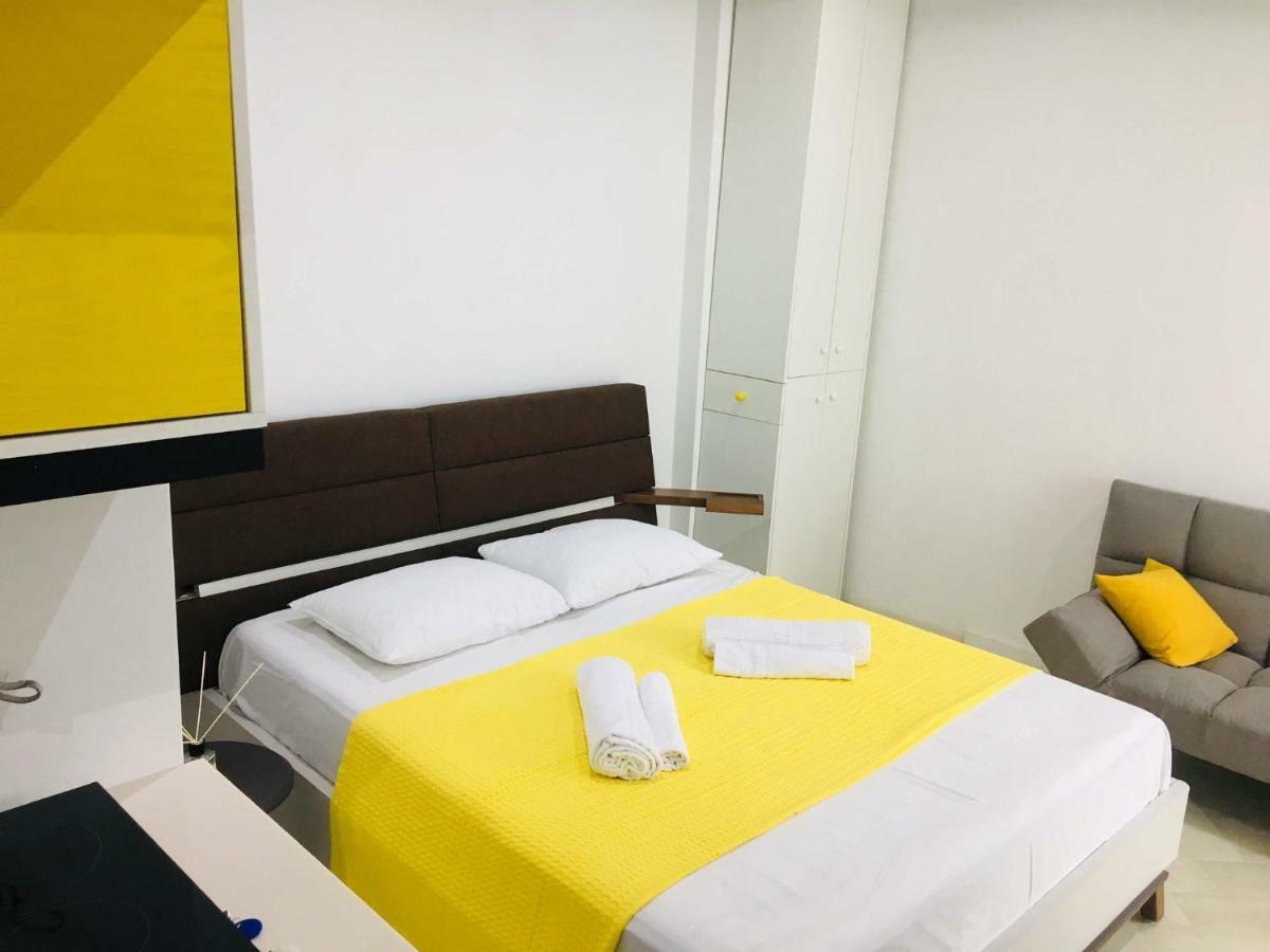 Yellow Room With Sea View Makhinjauri Eksteriør billede